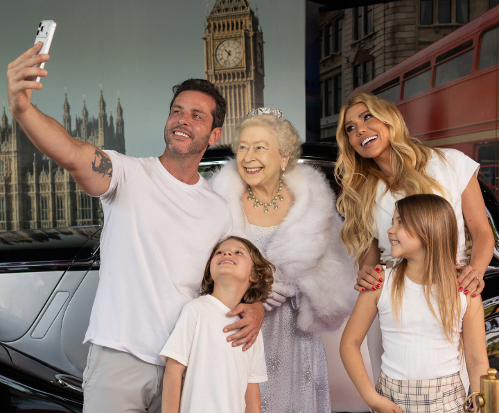 Sinta a magia acontecer ao seu redor! Aqui, a experiência vai além dos olhos, tocando a alma com pura diversão e encanto.