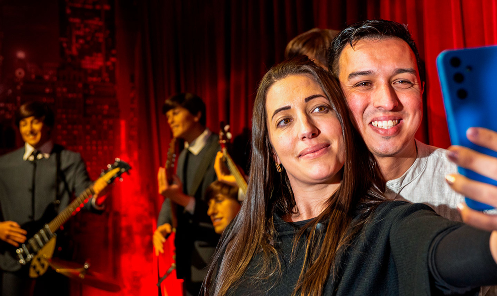 Sinta a magia acontecer ao seu redor!  Aqui, a experiência vai além dos olhos, tocando a alma com pura diversão e encanto.