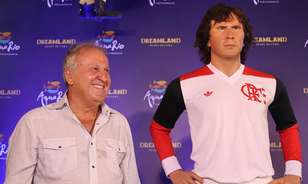 O eterno craque revivendo seus dias de glória no Museu de Cera Dreamland!